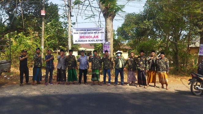 
Masyarakat Keleyan Pasang Banner Menolak Ajaran Khilafah