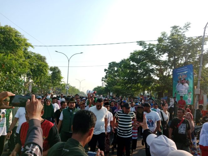 
Ribuan Masyarakat Bangkalan Ikuti Jalan Sehat Bersama AMIN