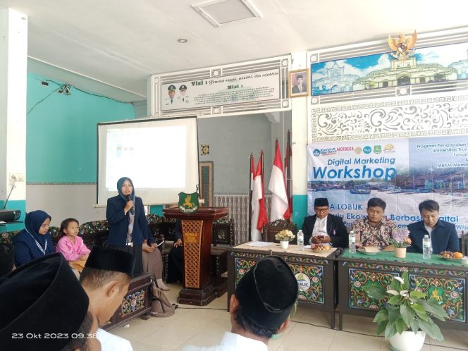 
Bahas Strategi dan implementasi wisata berbasis masyarakat, UTM lakukan workshop digital marketing di Desa Lobuk bekerjasama dengan ASPRIM