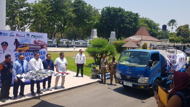 
BUMD dan BLUD Salurkan Sejuta Liter Air Bersih ke Desa Terdampak Kekeringan