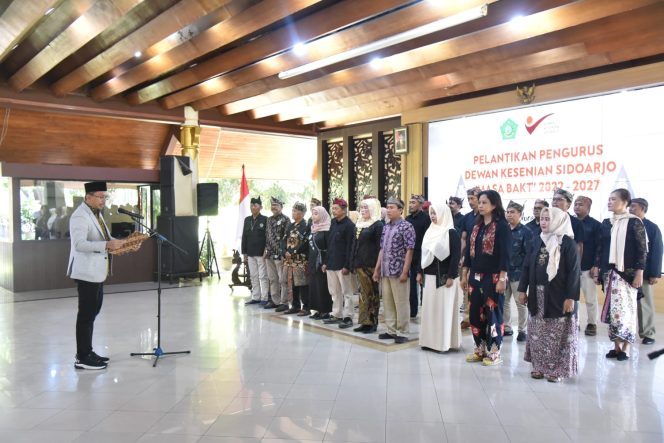 
Lantik Pengurus Dewan Kesenian Sidoarjo, Bupati Ajak Masyarakat Lestarikan Warisan Seni Budaya