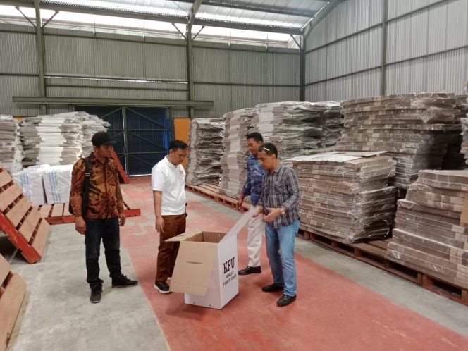 
Kelengkapan Logistik Pemilu 2024 di Bangkalan Sudah Capai 90 Persen