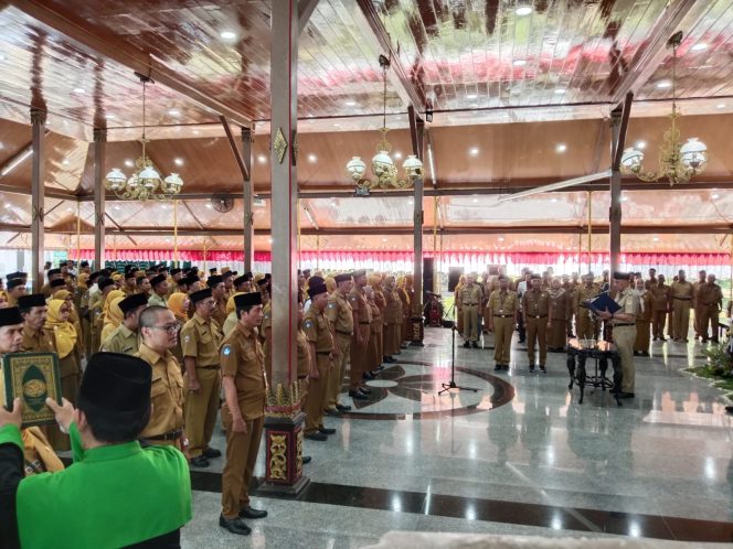 
Setelah Bertahun-tahun Kosong, Akhirnya Pj Bupati Bangkalan Lantik Ratusan Kepala Sekolah