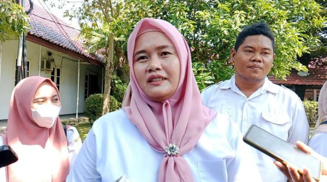 
Setahun Lebih Gajinya Diduga Disunat Kepala Sekolah, Guru Honorer di Bangkalan Mengadu ke Pj Bupati