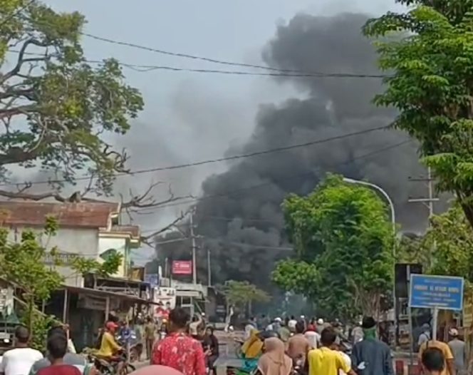 
Terjadi Ledakan Hebat Hingga Jatuh Korban, Warga Melihat Benda Mirip Rudal Terbang Diatas Rumahnya