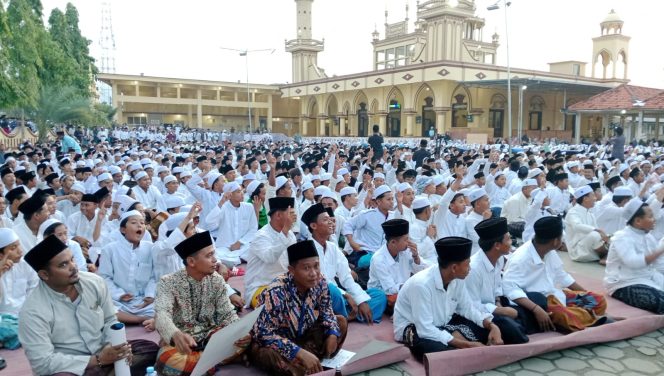 
Ribuan Santri Ponpes Al Aziziyah Siap Menyambut Kedatangan Pasangan Capres Amin