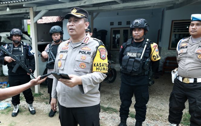 
Polda Jatim Tetapkan 3 Orang Tersangka Kasus Penembakan Relawan Prabowo di Sampang
