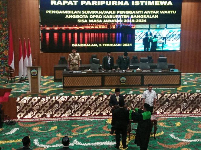
Gelar PAW Anggota DPRD Bangkalan, Ketua DPC PKB Tegaskan Bahwa Anggota Dewan Adalah Pelayan Rakyat