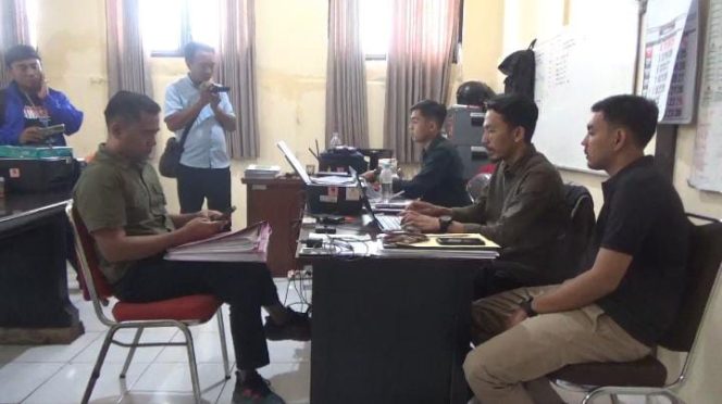 
Anggota DPRD Jatim Laporkan Oknum Kades ke Bawaslu, Ternyata Ini Penyebabnya