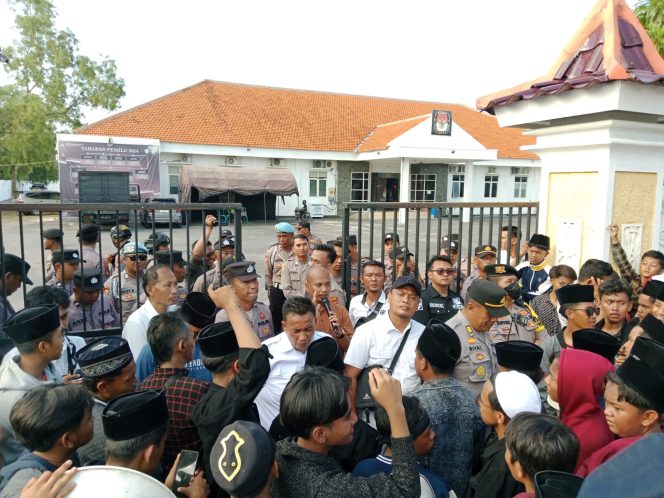 
Demo KPU, Berikut 5 Jenis Kecurangan Pemilu di Bangkalan versi JKD