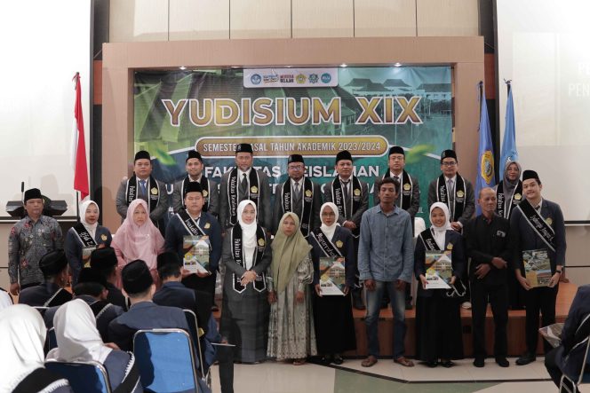
Gelar Yudisium Ke XIX, Fakultas Keislaman UTM Luluskan Mahasiswa berprestasi Internasional