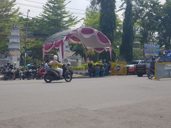 
KPU Sampang Batasi Jurnalis Liput Rekapitulasi Perolehan Suara Tingkat Kabupaten