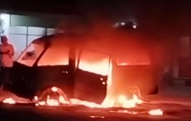 
Sebuah Mobil Terbakar  di Pom Bensin Tangkel Bangkalan, Begini Kronologinya