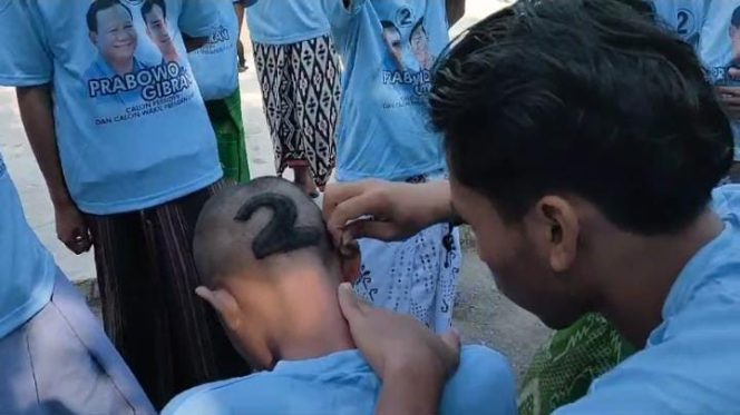 
Prabowo-Gibran Menang, Puluhan Remaja di Bangkalan Gelar Aksi Gundul Sisakan Angka Dua
