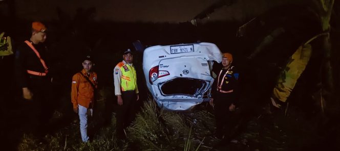 
Tertabrak Kereta Api, Pengendara Serta Penumpang Mobil Ayla Langsung Dievakuasi ke Rumah Sakit