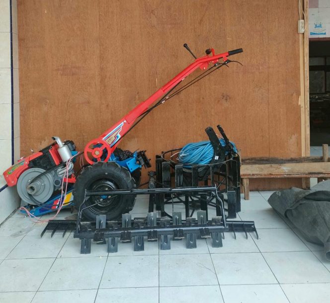 
Dinas Pertanian Anggarkan 2 M Lebih Hibah Hand Traktor untuk Poktan di Bangkalan, Ini Syarat dan Ketentuan Jika Ingin Mengajukannya