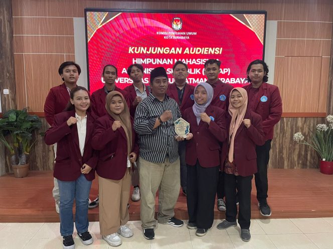 
Mahasiswa Unipra Datangi Kantor KPU Kota Surabaya, Ini Tujuannya