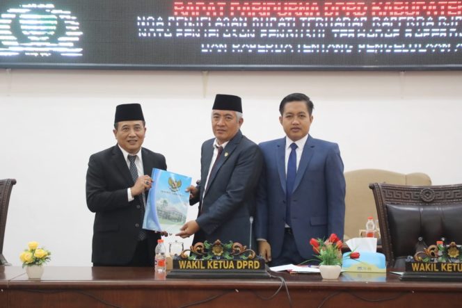 
DPRD Gelar Paripurna Nota Penjelasan Bupati Sampang Terhadap RPJPD 2025-2045