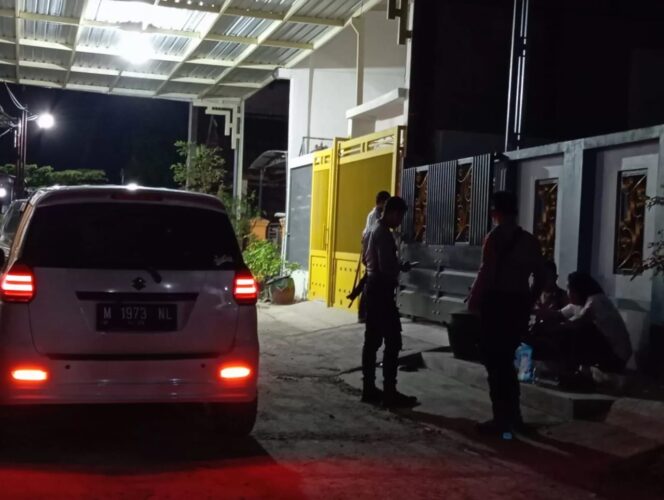 
KPK Geledah Salah Satu Rumah Pelaku Pokmas di Sampang