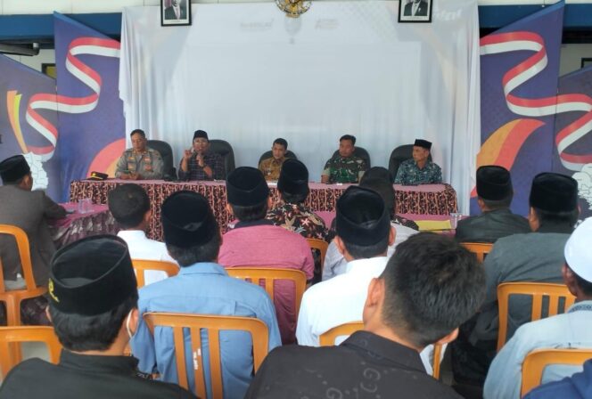 
Evaluasi Pj Kades di Sampang Tuai Polemik, Puluhan BPD Robatal Datangi Kantor Kecamatan