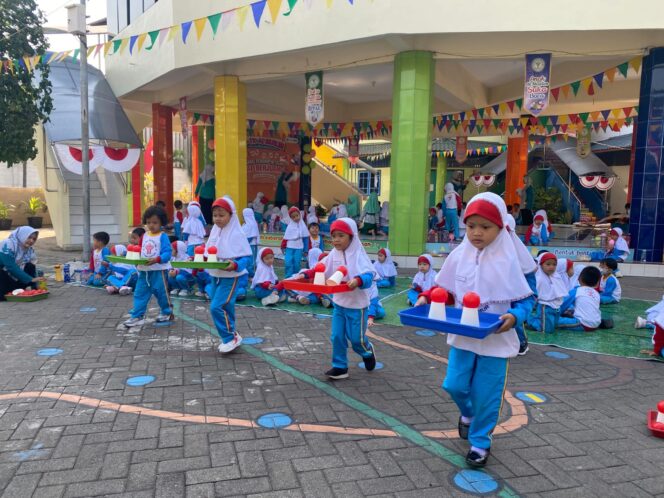 
Rayakan HUT RI ke 79, Seluruh Warga Sekolah KB-TK Al Muslim Adakan Berbagai Lomba