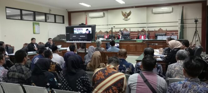 
Bupati Nonaktif Ahmad Muhdlor Bantah Soal Pemotongan Dana Insentif Pegawai BPPD Sidoarjo