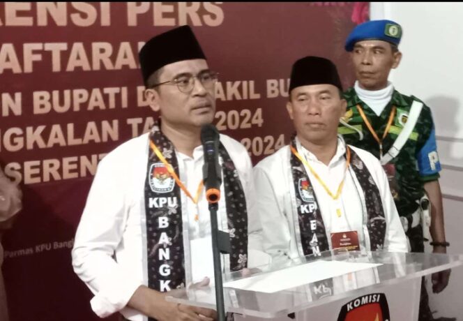 
Resmi Mendaftar Sebagai Cabup, Mathur Husairi Berjanji Mengabdikan Seluruh Hidupnya untuk Masyarakat Bangkalan