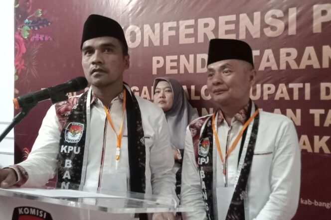 
Resmi Menggunakan Nama “Manfaat”, Paslon Lukman-Fauzan Ingin Bermanfaat untuk Rakyat 