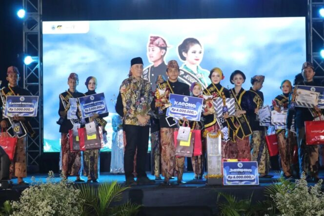 
Tidak Hanya Mempromosikan Tempat Wisata, Ini Harapan Pj Bupati Kepada Duta Wisata Kacong Jhebing Bangkalan Terpilih